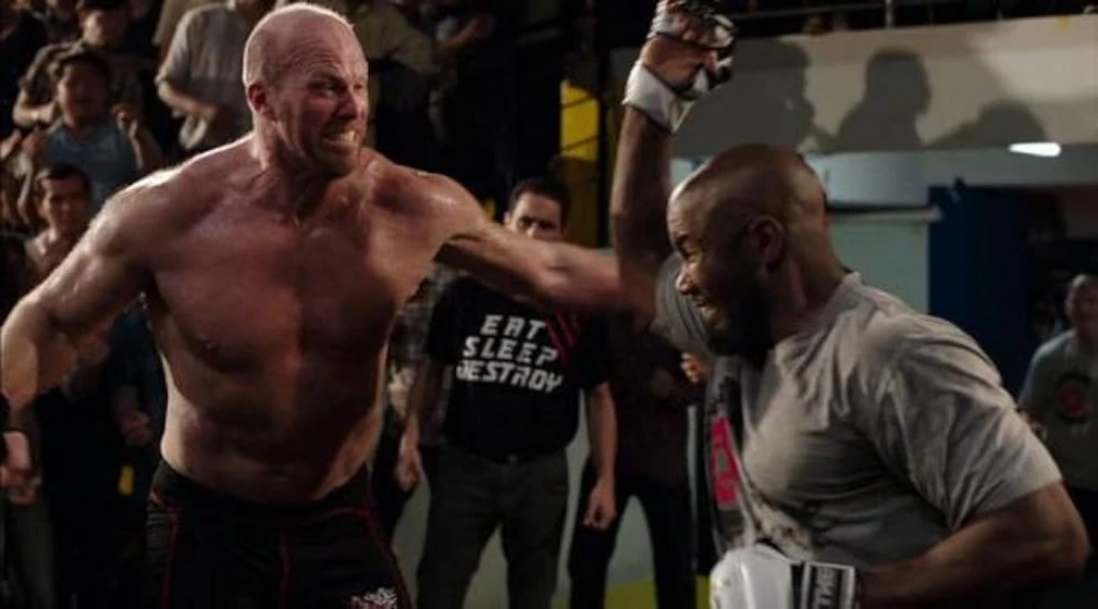 Michael Jai White y Nathan Jones en rompiendo-las-reglas-3