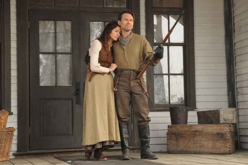 Christian Slater y Jill Hennessy en el-jinete-del-amanecer