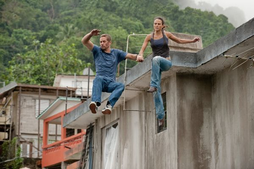 Paul Walker y Jordana Brewster en Fast and Furious 5