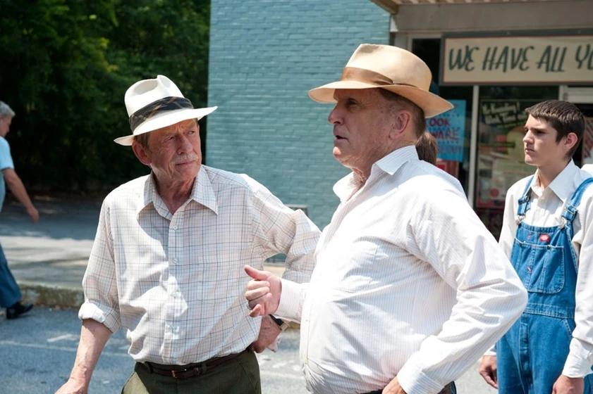 John Hurt y Robert Duvall en jayne-mansfield-s-car