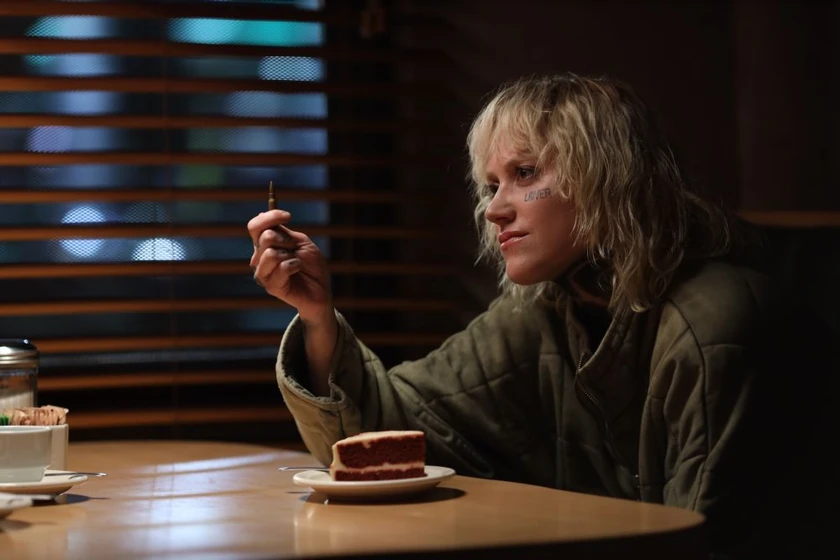 Maika Monroe en la-bala-de-dios