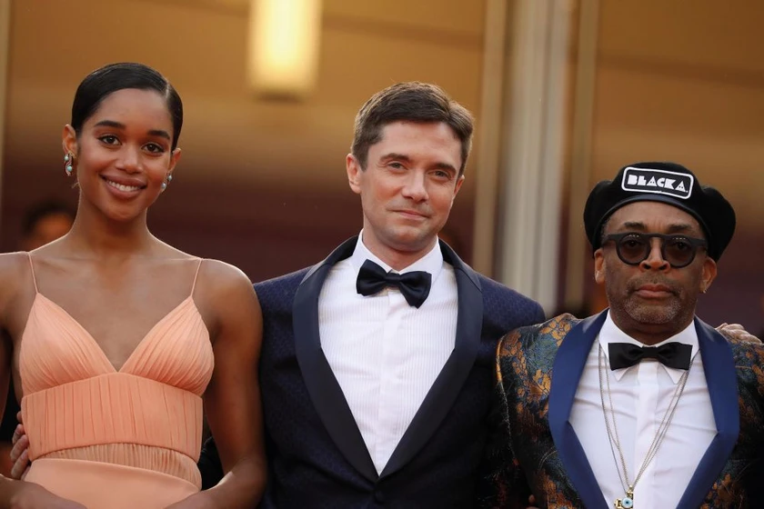 Spike Lee, Topher Grace y Laura Harrier en Infiltrado en el KKKlan (Photocall en Cannes. 2018)