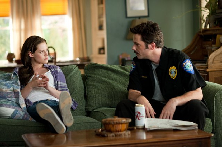 Kristen Stewart y Billy Burke en La saga Crepúsculo: Eclipse