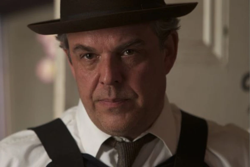 Danny Huston en contrarreloj