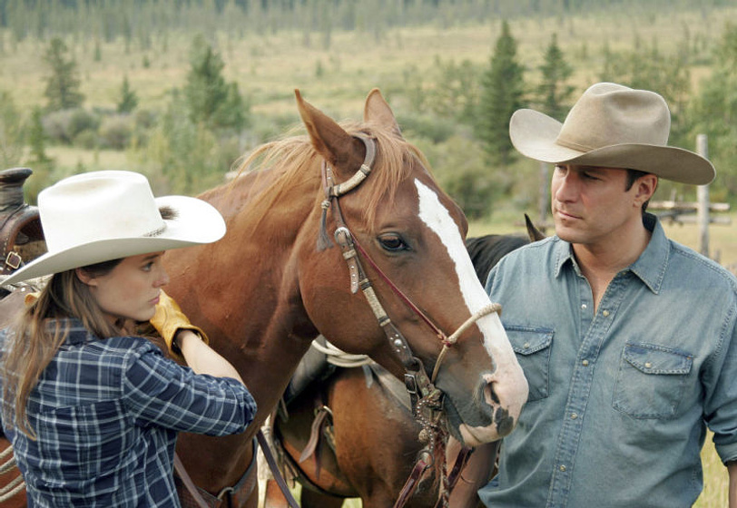 John Corbett y Ashley Williams en Valle de Sombras