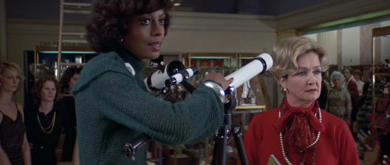 Nina Foch y Diana Ross en Mahogany, Piel Caoba