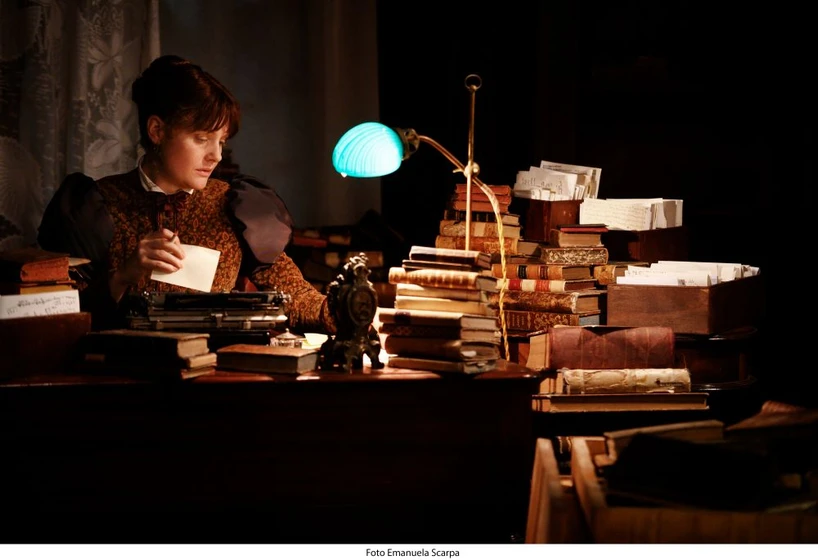 Romola Garai en miss-marx
