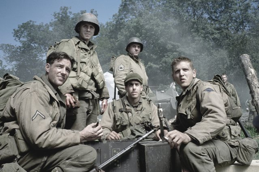 Edward Burns, Tom Sizemore, Tom Hanks, Adam Goldberg y Barry Pepper en Salvar al Soldado Ryan