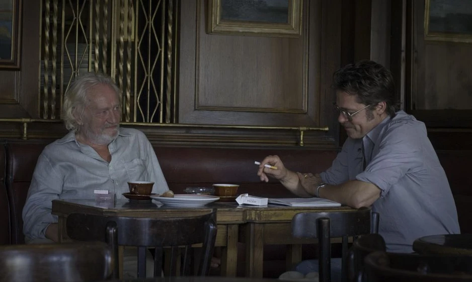 Brad Pitt y Niels Arestrup en Frente al Mar