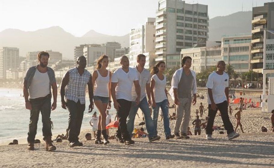 Paul Walker, Vin Diesel, Jordana Brewster, Tyrese Gibson, Chris 'Ludacris' Bridges, Sung Kang y Gal Gadot en Fast and Furious 5
