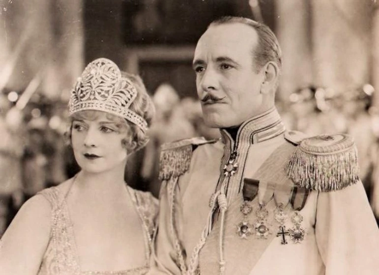 Lewis Stone y Alice Terry en El Trono Vacante