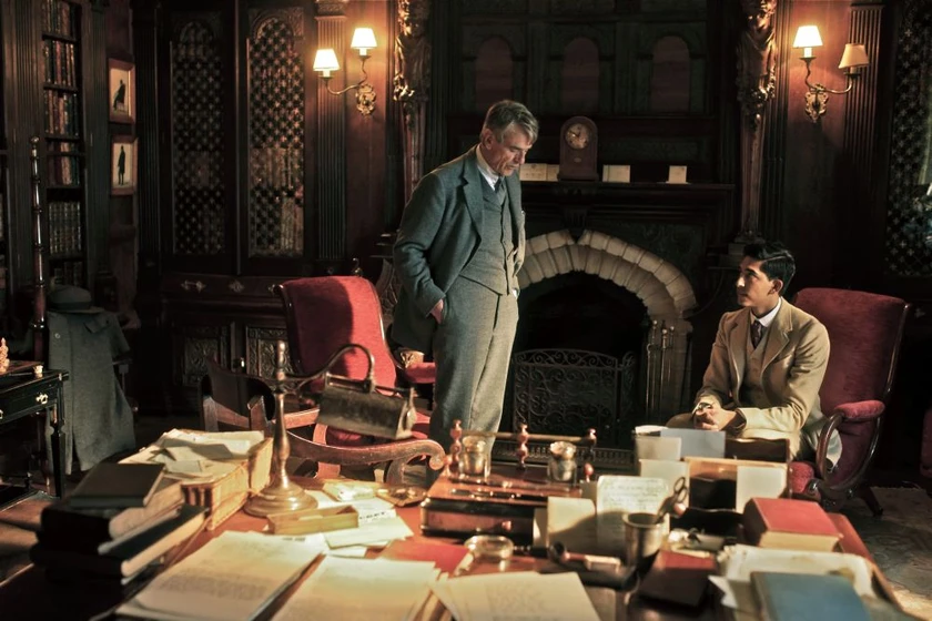 Jeremy Irons y Dev Patel en el-hombre-que-conocia-el-infinito
