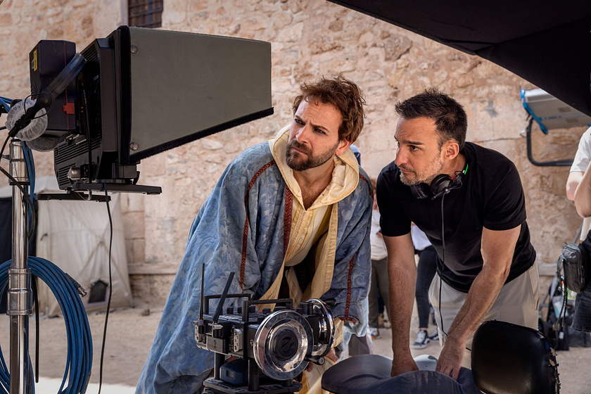 Alejandro Amenábar y Alessandro Borghi en El Cautivo (Rodaje)