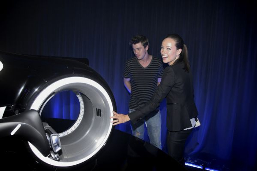 Garrett Hedlund y Olivia Wilde en Tron Legacy