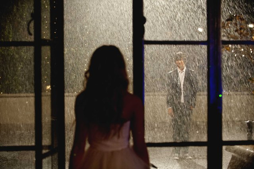 Indiana Evans y Brenton Thwaites en El Lago Azul. El Despertar
