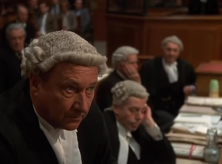 Donald Pleasence en Testigo de Cargo