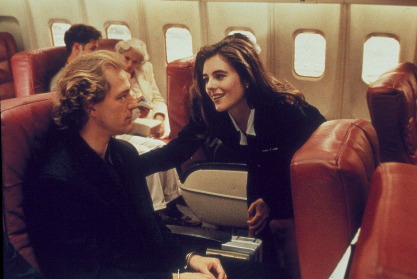 Elizabeth Hurley y Bruce Payne en Pasajero 57