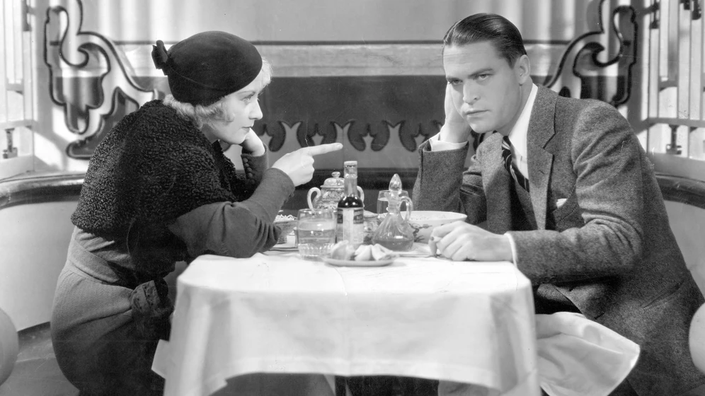 Joan Blondell y Chester Morris en blondie-johnson