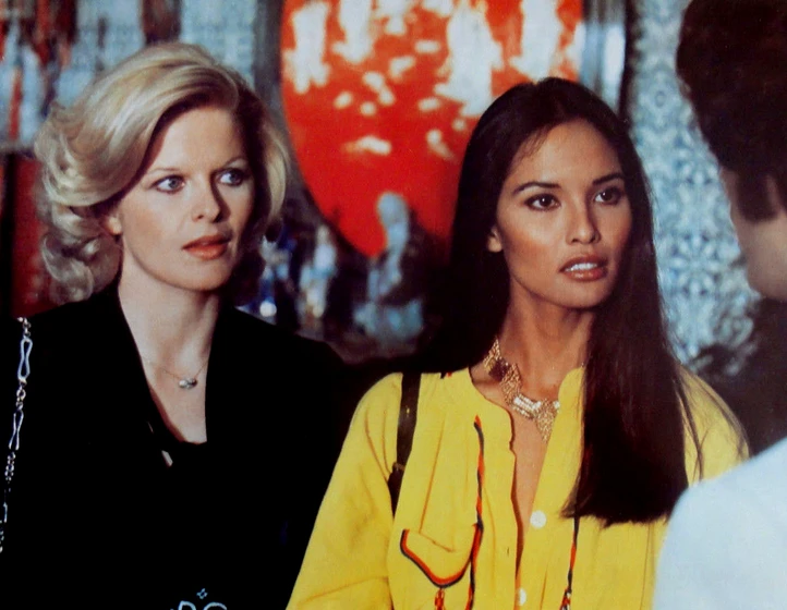 Laura Gemser y Karin Schubert en emanuelle-alrededor-del-mundo