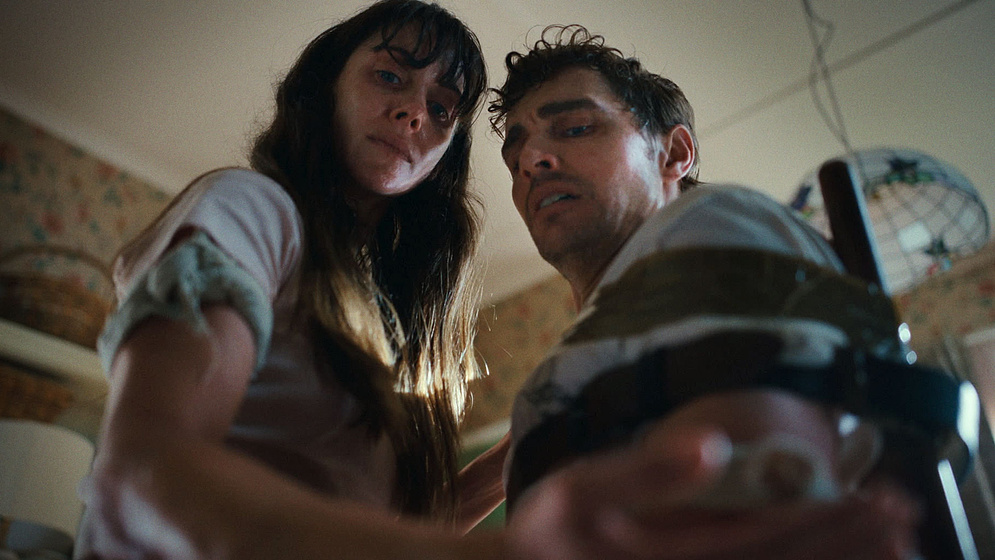 Alison Brie y Dave Franco en Together