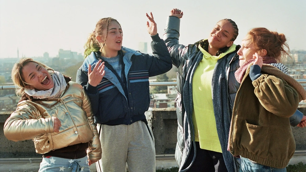Mona Berard, Héloïse Volle y Yowa-Angélys Tshikaya en the-girls-from-above