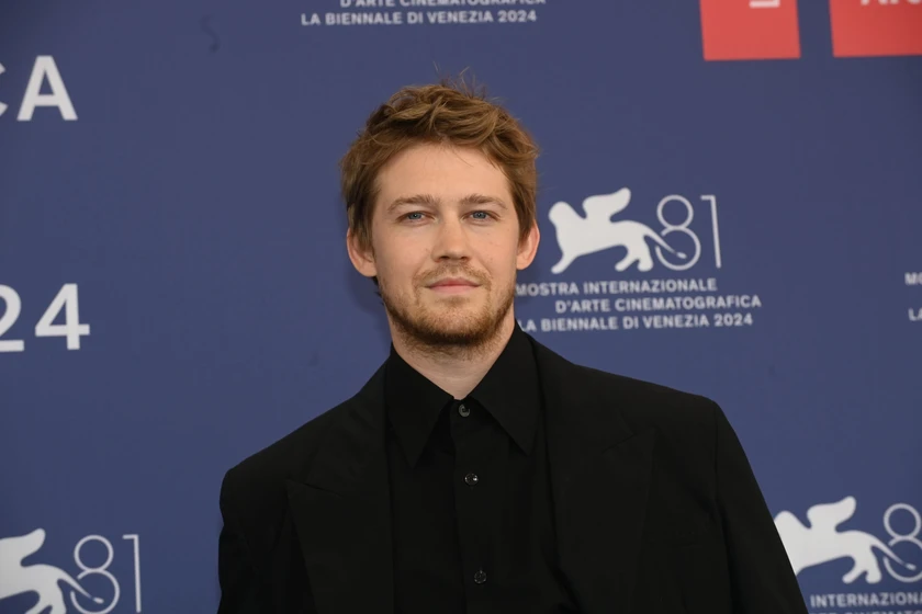 Joe Alwyn en the-brutalist (Festival de Venezia. Septiembre 2024)
