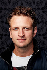 picture of actor Aaron Glenane