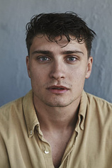 picture of actor Sam Buchanan
