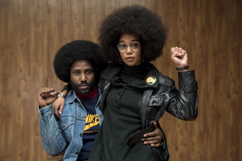 John David Washington y Laura Harrier en infiltrado-en-el-kkklan