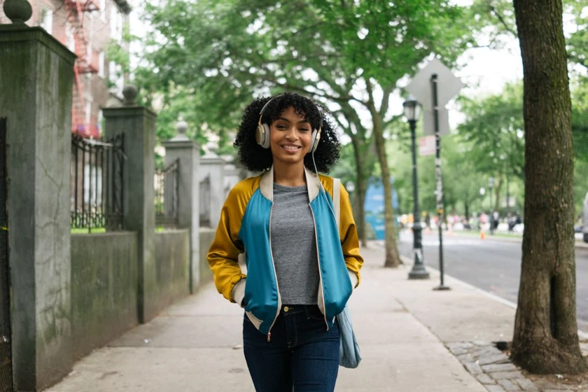 Yara Shahidi en el-sol-tambien-es-una-estrella