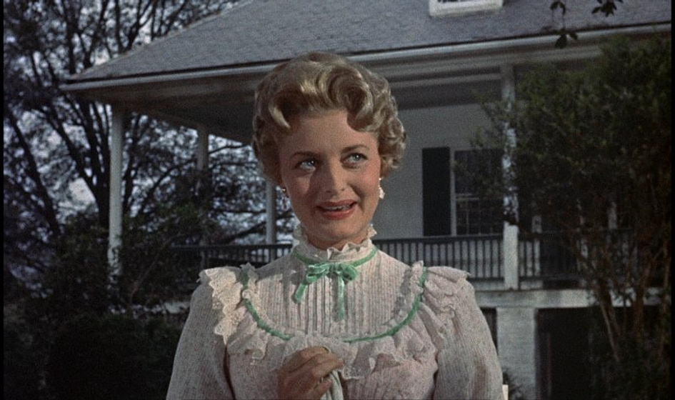 Constance Towers en Misión de audaces