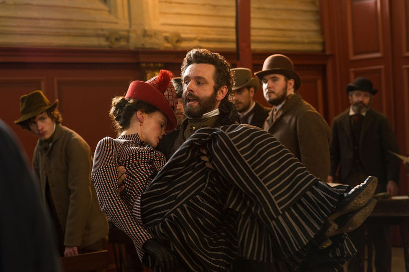 Michael Sheen y Carey Mulligan en Lejos del Mundanal Ruido