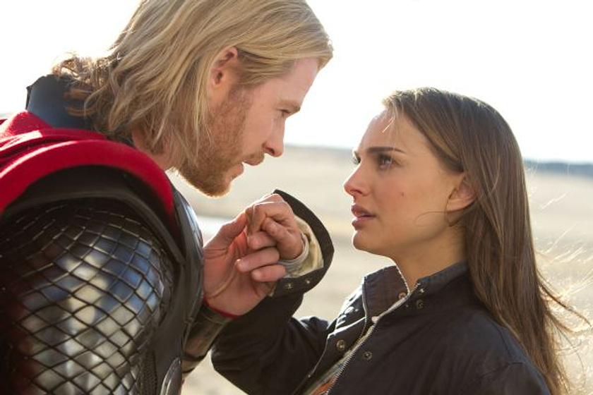 Natalie Portman y Chris Hemsworth en Thor