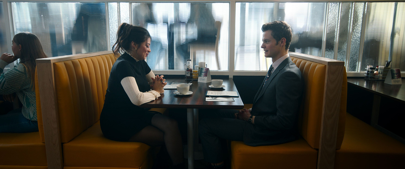 Jack Quaid y Amber Midthunder en Novocaine
