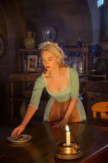 Lily James en cenicienta-2015