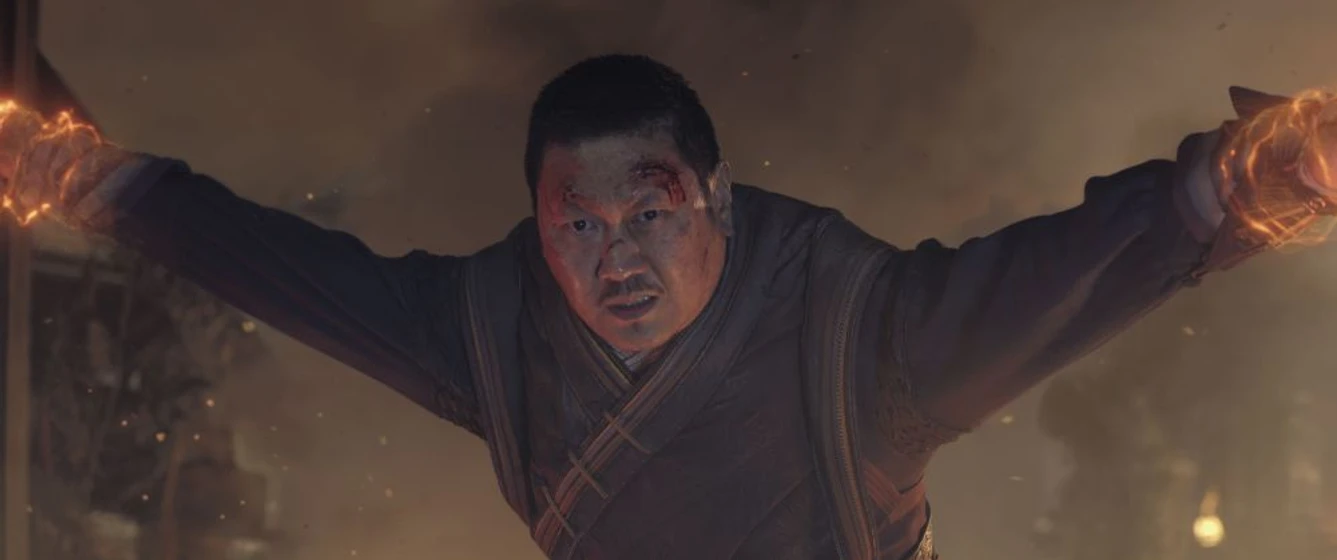Benedict Wong en doctor-strange-en-el-multiverso-de-la-locura
