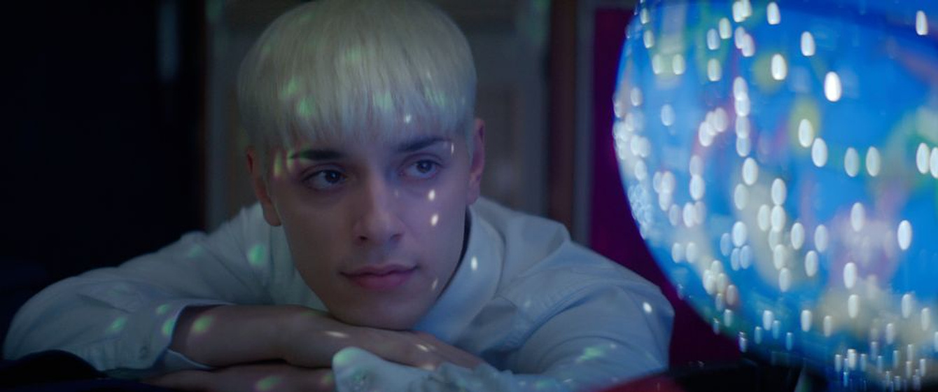 Max Harwood en Todos hablan de Jamie