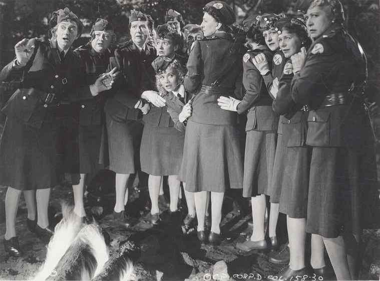 Penny Singleton en Blondie for Victory