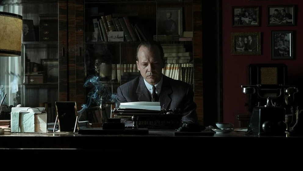 Peter Sarsgaard en mr-jones-2019