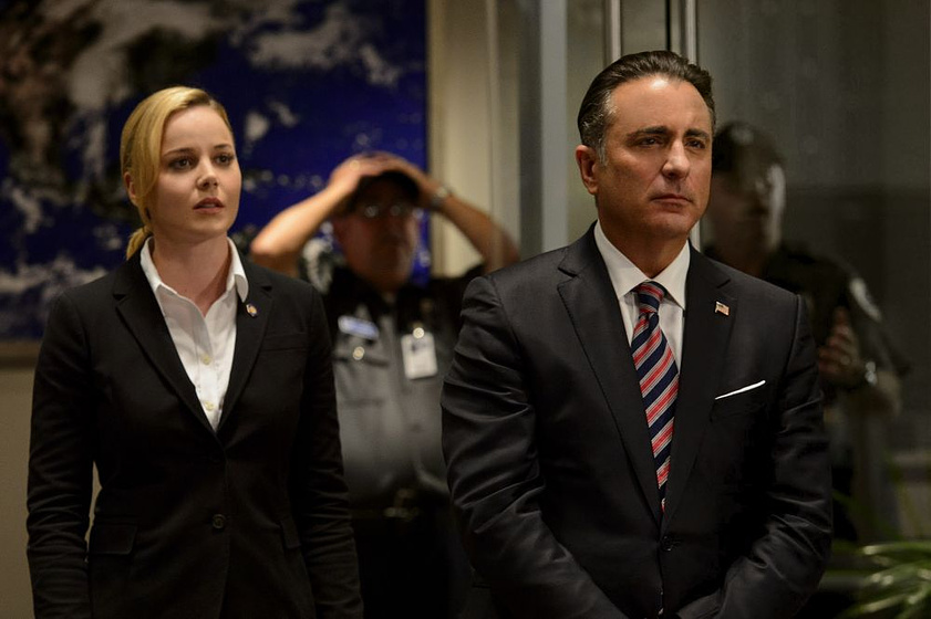 Andy Garcia y Abbie Cornish en Geostorm