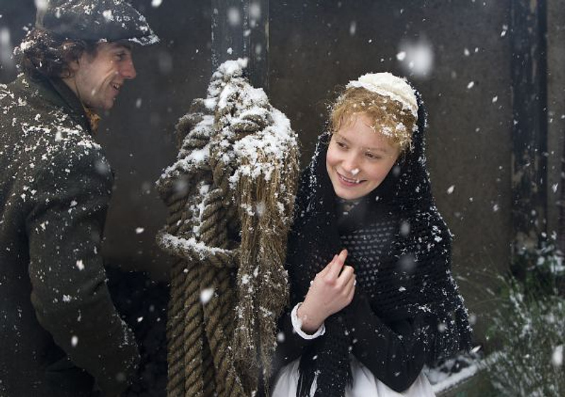 Aaron Taylor-Johnson y Mia Wasikowska en Albert Nobbs