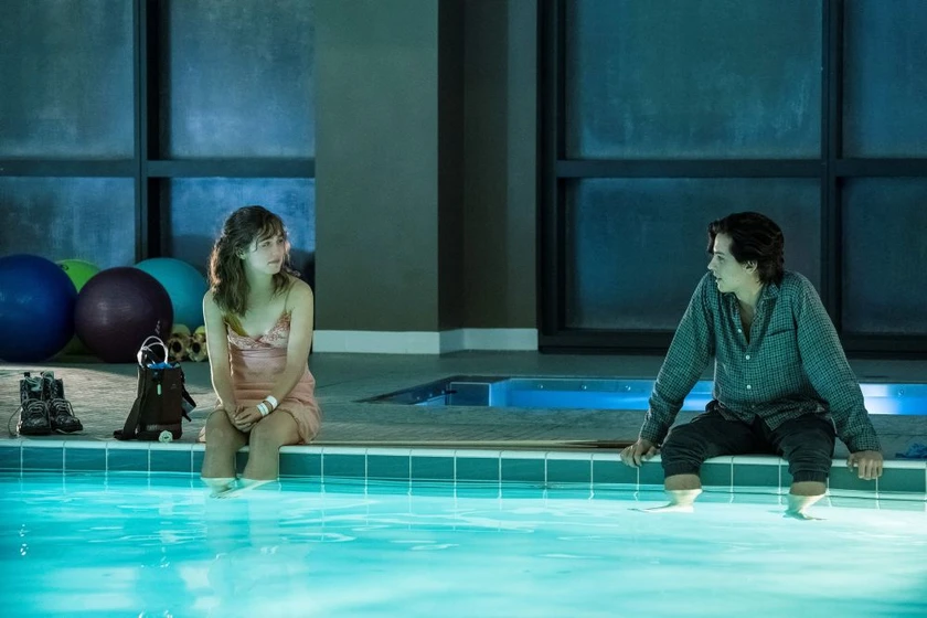 Cole Sprouse y Haley Lu Richardson en a-dos-metros-de-ti