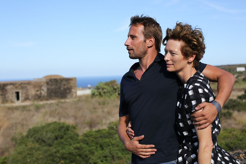 Tilda Swinton y Matthias Schoenaerts en Cegados por el Sol