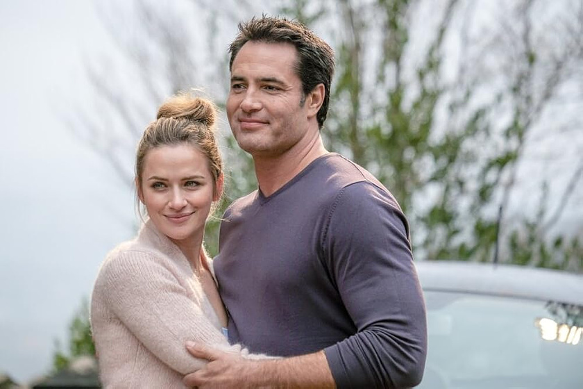 Victor Webster y Shantel VanSanten en Perfume de Amor
