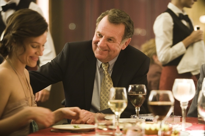 Tom Wilkinson en La Deuda