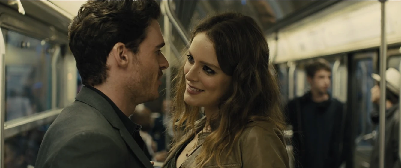 Richard Madden y Stéphane Caillard en asalto-en-paris