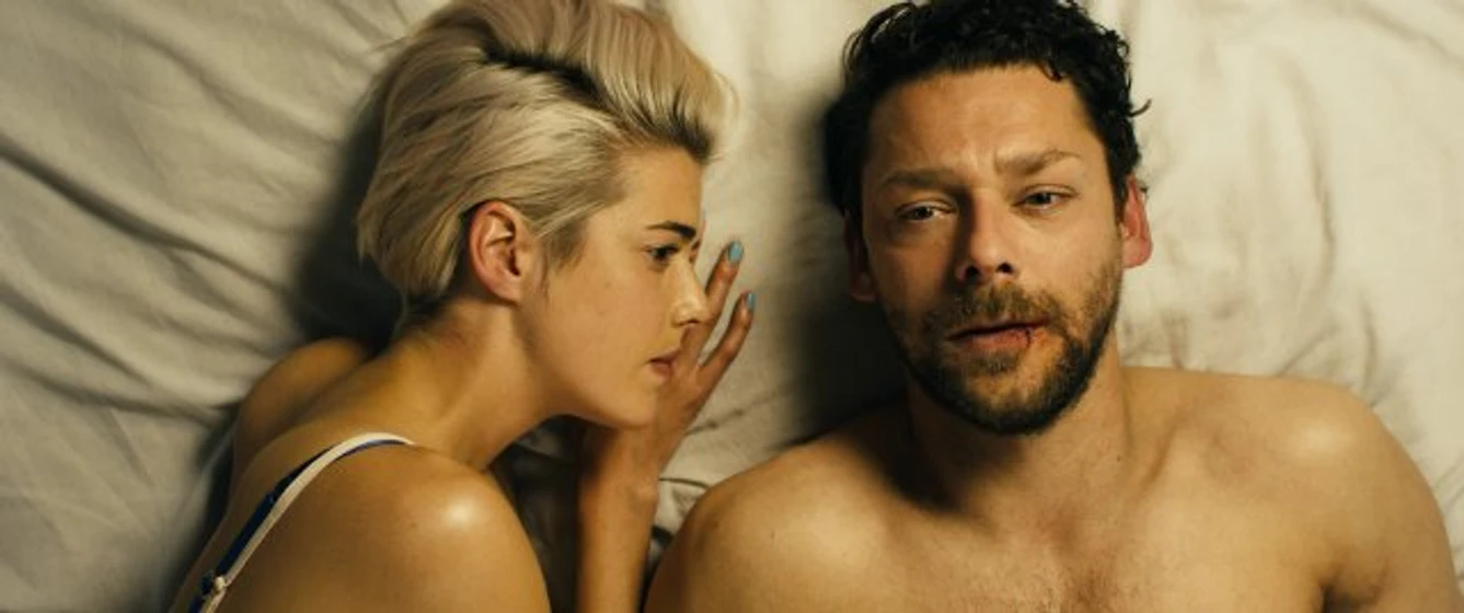 Richard Coyle y Agyness Deyn en pusher