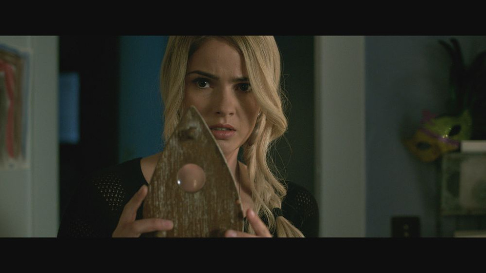 Shelley Hennig en Ouija