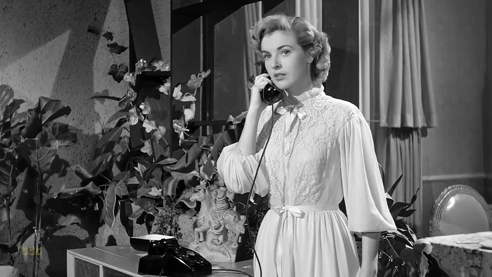 Jean Moorhead en The Violent Years