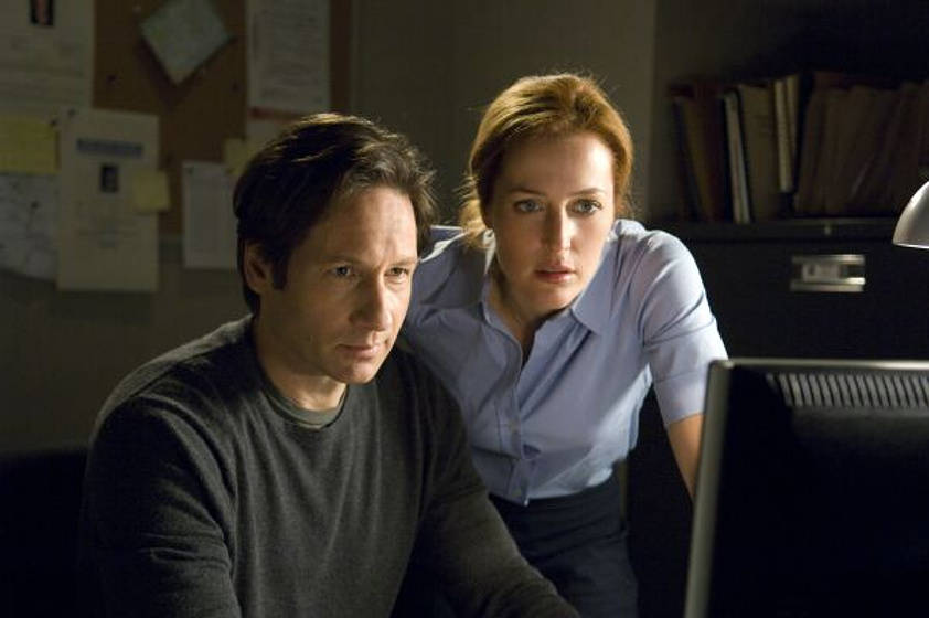 David Duchovny y Gillian Anderson en X-Files. Creer es la Clave